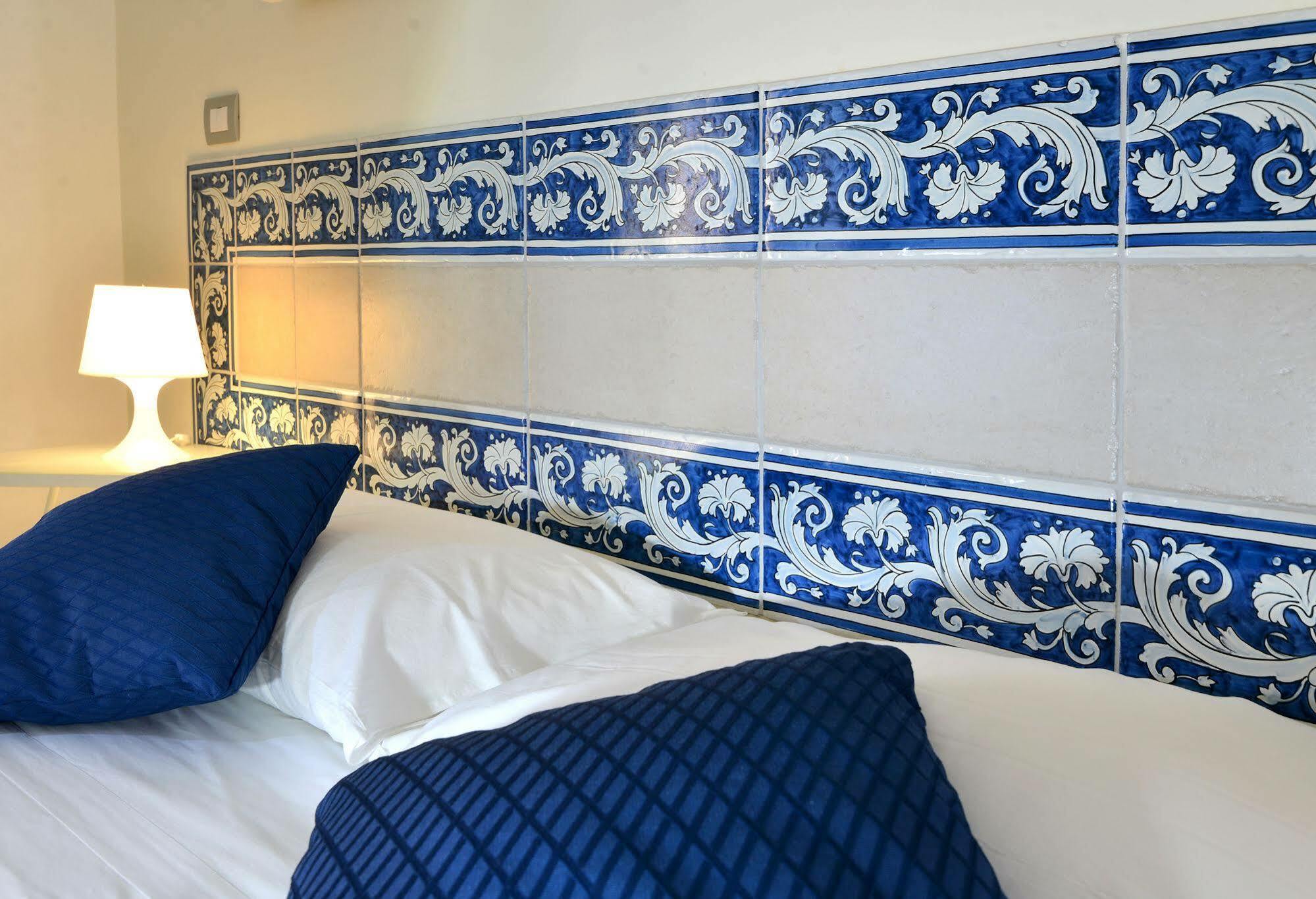 Santi E Saraceni Rooms Салерно Экстерьер фото