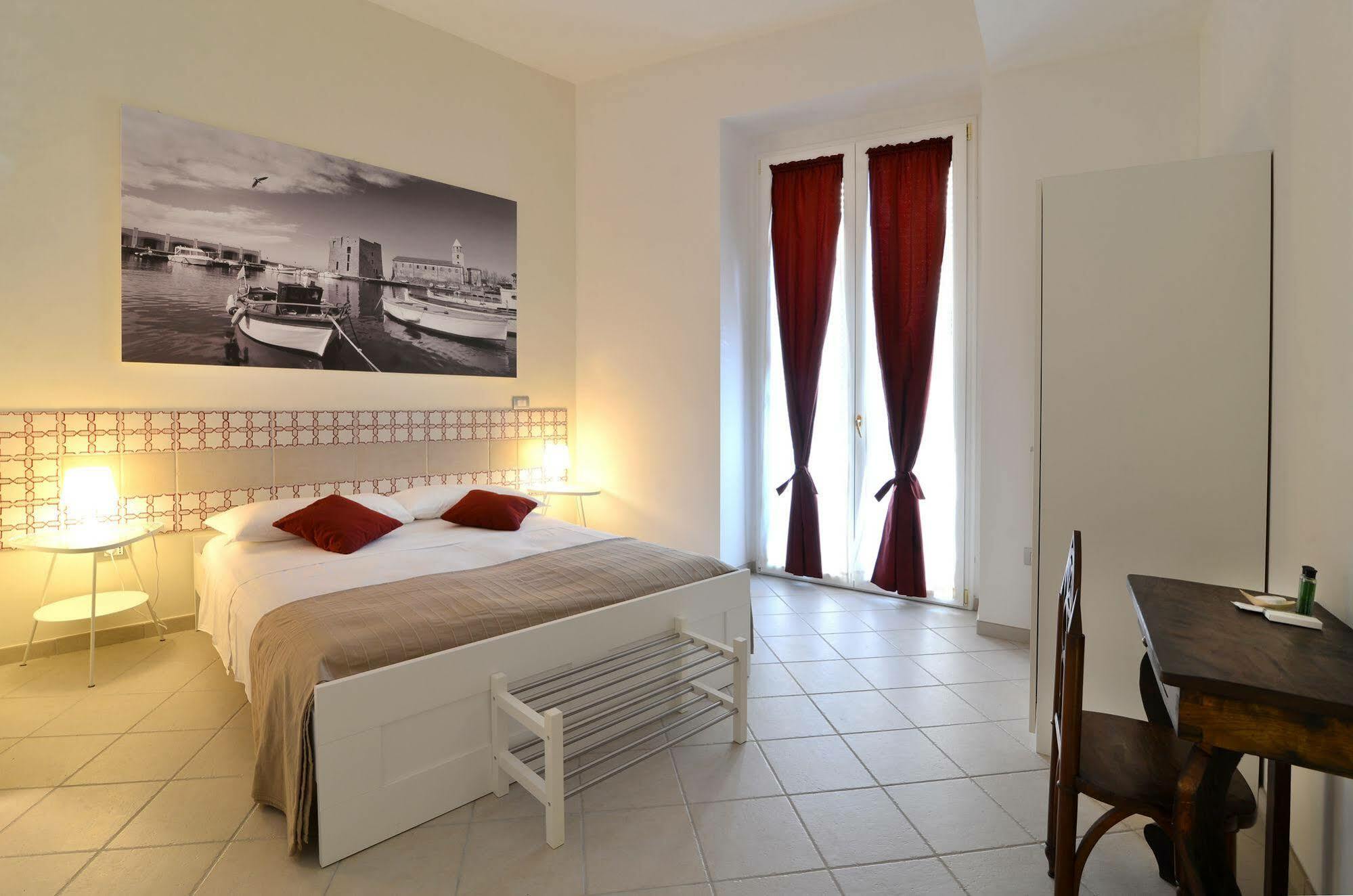 Santi E Saraceni Rooms Салерно Экстерьер фото