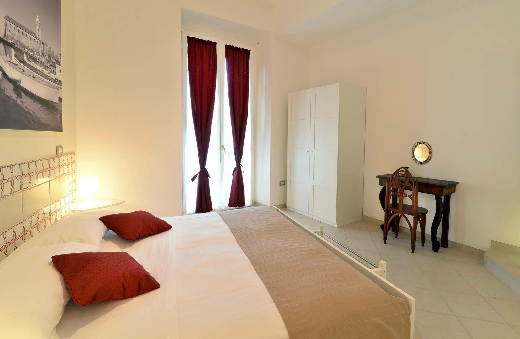Santi E Saraceni Rooms Салерно Экстерьер фото