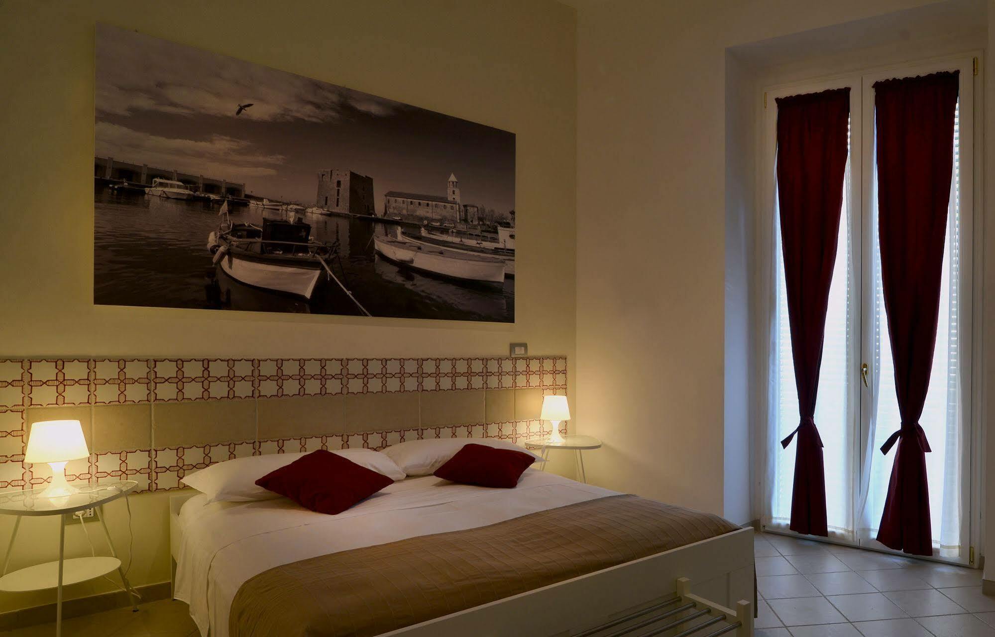 Santi E Saraceni Rooms Салерно Экстерьер фото